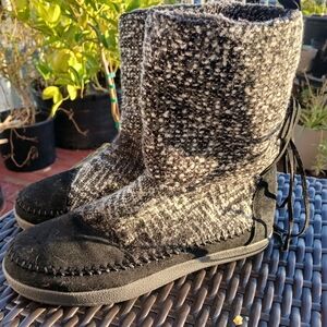 Toms Charcoal and Black Suede Boots